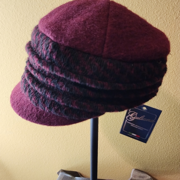 HAT Wool mixed CAPPELLIFICIO GIULIANA
Italy Mixed Media Newsboy Hat With Flower Cappellificio Giuliana | Accessories | Cappellificio  main image 4